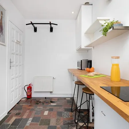 Apartment Srodmiescie Okopowa By Renters